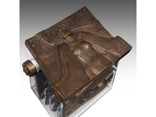 Hubert minnebo (1940), 'europa', (luxe-edition), polished and brown patinated bronze, 8/15, 2000, signed (+) 34 x 43 x 30 cm. (13.39 x 16.92 x 11.81 in.) - afbeelding 2 van  10