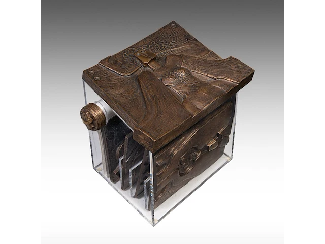 Hubert minnebo (1940), 'europa', (luxe-edition), polished and brown patinated bronze, 8/15, 2000, signed (+) 34 x 43 x 30 cm. (13.39 x 16.92 x 11.81 in.) - afbeelding 1 van  10