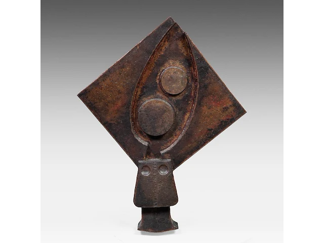 Hubert minnebo (1940), 'even voor de volledige maaneclips', relief, polished and brown patinated copper, 2003 (+) 90 x 72 x 11 cm. (35.42 x 28.35 x 4.33 in.) - afbeelding 1 van  4