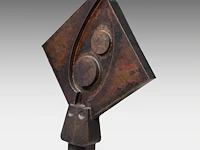 Hubert minnebo (1940), 'even voor de volledige maaneclips', relief, polished and brown patinated copper, 2003 (+) 90 x 72 x 11 cm. (35.42 x 28.35 x 4.33 in.) - afbeelding 3 van  4