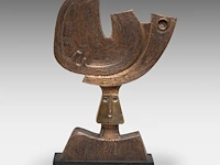 Hubert minnebo (1940), 'het alles omvattende', polished and brown patinated bronze, 1/1, 2009, signed (+) 48 x 34 x 11.5 cm. (18.89 x 13.39 x 4.53 in.)