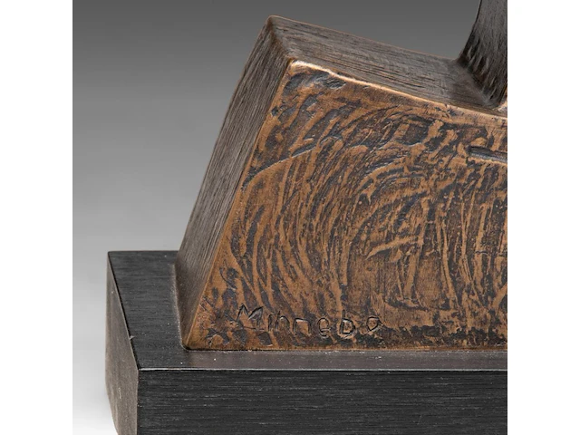 Hubert minnebo (1940), 'het alles omvattende', polished and brown patinated bronze, 1/1, 2009, signed (+) 48 x 34 x 11.5 cm. (18.89 x 13.39 x 4.53 in.) - afbeelding 7 van  8