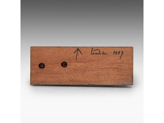 Hubert minnebo (1940), 'hij overzag de wegen die hij had afgelegd', polished and brown patinated bronze, 1987 (+) 17 x 9.5 x 32 cm. (6.69 x 3.74 x 12.59 in.) - afbeelding 7 van  7