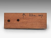 Hubert minnebo (1940), 'hij overzag de wegen die hij had afgelegd', polished and brown patinated bronze, 1987 (+) 17 x 9.5 x 32 cm. (6.69 x 3.74 x 12.59 in.) - afbeelding 7 van  7