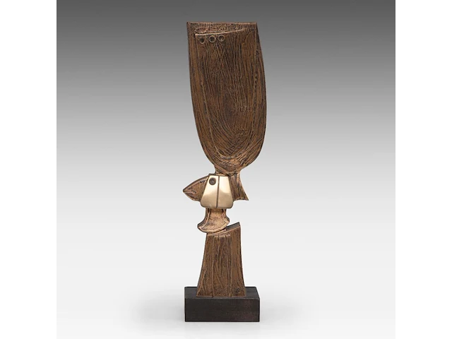 Hubert minnebo (1940), 'hij vond beschutting onder de vleugels van zijn eigen dromen', polished and brown patinated bronze, 0/0, signed (+) 44 x 14 x 10 cm. (17.32 x 5.50 x 3.94 in.) - afbeelding 1 van  8