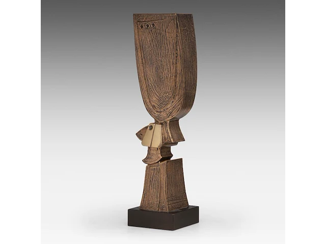 Hubert minnebo (1940), 'hij vond beschutting onder de vleugels van zijn eigen dromen', polished and brown patinated bronze, 0/0, signed (+) 44 x 14 x 10 cm. (17.32 x 5.50 x 3.94 in.) - afbeelding 2 van  8