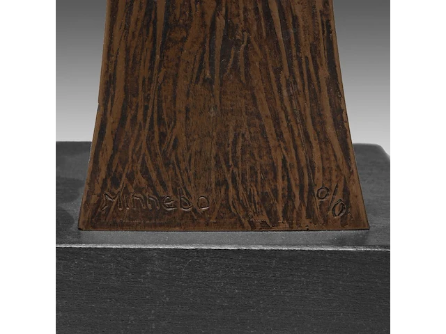 Hubert minnebo (1940), 'hij vond beschutting onder de vleugels van zijn eigen dromen', polished and brown patinated bronze, 0/0, signed (+) 44 x 14 x 10 cm. (17.32 x 5.50 x 3.94 in.) - afbeelding 6 van  8