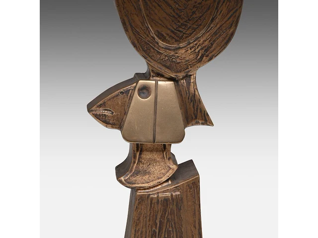 Hubert minnebo (1940), 'hij vond beschutting onder de vleugels van zijn eigen dromen', polished and brown patinated bronze, 0/0, signed (+) 44 x 14 x 10 cm. (17.32 x 5.50 x 3.94 in.) - afbeelding 7 van  8