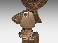 Hubert minnebo (1940), 'hij vond beschutting onder de vleugels van zijn eigen dromen', polished and brown patinated bronze, 0/0, signed (+) 44 x 14 x 10 cm. (17.32 x 5.50 x 3.94 in.) - afbeelding 7 van  8
