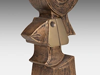 Hubert minnebo (1940), 'hij vond beschutting onder de vleugels van zijn eigen dromen', polished and brown patinated bronze, 0/0, signed (+) 44 x 14 x 10 cm. (17.32 x 5.50 x 3.94 in.) - afbeelding 8 van  8