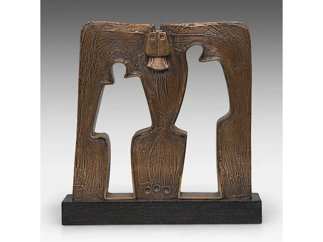 Hubert minnebo (1940), 'hun siddha, verloste ziel, is duidelijk waarneembaar', polished and brown patinated bronze, 1/1, 2017, signed (+) 29.5 x 29 x 6 cm. (11.60 x 11.41 x 2.35 in.) - afbeelding 1 van  8