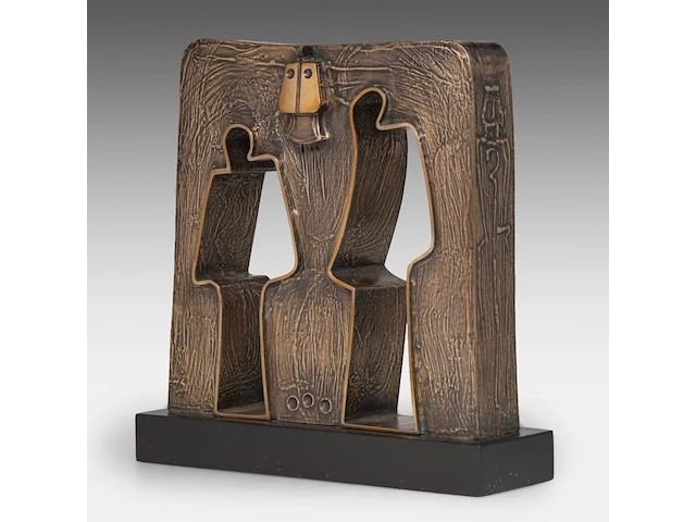 Hubert minnebo (1940), 'hun siddha, verloste ziel, is duidelijk waarneembaar', polished and brown patinated bronze, 1/1, 2017, signed (+) 29.5 x 29 x 6 cm. (11.60 x 11.41 x 2.35 in.) - afbeelding 2 van  8