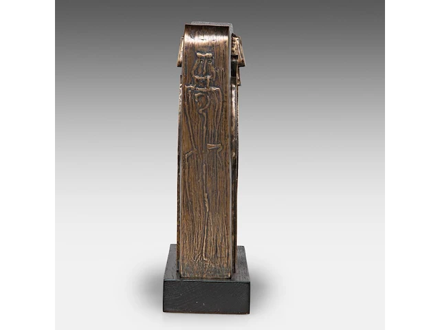 Hubert minnebo (1940), 'hun siddha, verloste ziel, is duidelijk waarneembaar', polished and brown patinated bronze, 1/1, 2017, signed (+) 29.5 x 29 x 6 cm. (11.60 x 11.41 x 2.35 in.) - afbeelding 3 van  8