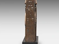Hubert minnebo (1940), 'hun siddha, verloste ziel, is duidelijk waarneembaar', polished and brown patinated bronze, 1/1, 2017, signed (+) 29.5 x 29 x 6 cm. (11.60 x 11.41 x 2.35 in.) - afbeelding 5 van  8