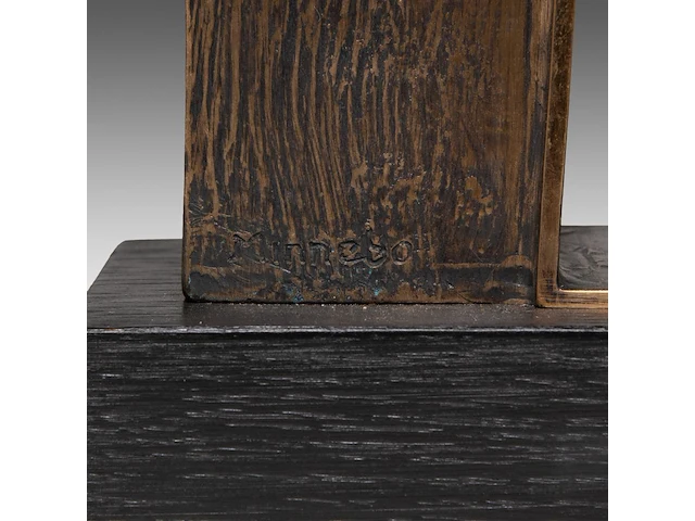 Hubert minnebo (1940), 'hun siddha, verloste ziel, is duidelijk waarneembaar', polished and brown patinated bronze, 1/1, 2017, signed (+) 29.5 x 29 x 6 cm. (11.60 x 11.41 x 2.35 in.) - afbeelding 7 van  8