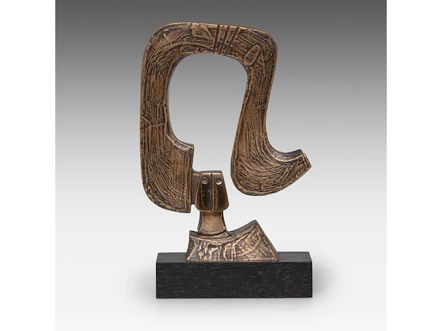 Hubert minnebo (1940), 'in bescherming', polished and brown patinated bronze, 0/0, signed (+) 26 x 18 x 6 cm. (10.24 x 7.08 x 2.35 in.) - afbeelding 1 van  7