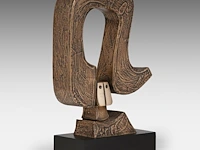 Hubert minnebo (1940), 'in bescherming', polished and brown patinated bronze, 0/0, signed (+) 26 x 18 x 6 cm. (10.24 x 7.08 x 2.35 in.) - afbeelding 2 van  7