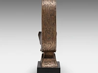 Hubert minnebo (1940), 'in bescherming', polished and brown patinated bronze, 0/0, signed (+) 26 x 18 x 6 cm. (10.24 x 7.08 x 2.35 in.) - afbeelding 5 van  7
