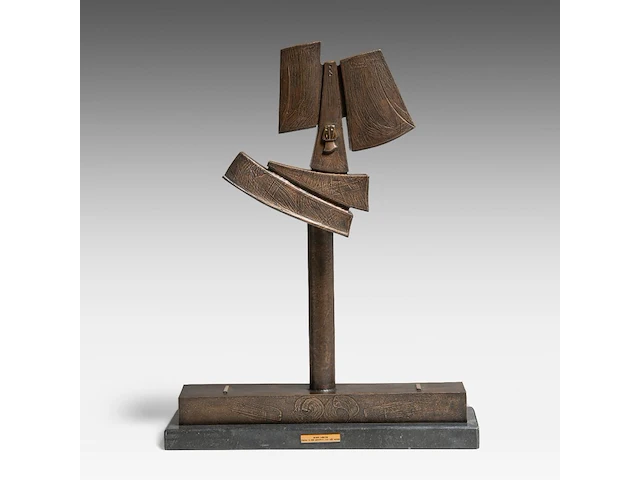 Hubert minnebo (1940), 'in gedachten lisboa, voor mijn bezoek', polished and brown patinated bronze, 1998 (+) 78 x 60 x 16 cm. (30.71 x 23.62 x 6.29 in.) - afbeelding 1 van  7