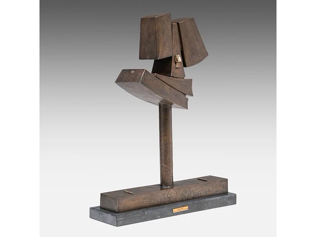 Hubert minnebo (1940), 'in gedachten lisboa, voor mijn bezoek', polished and brown patinated bronze, 1998 (+) 78 x 60 x 16 cm. (30.71 x 23.62 x 6.29 in.) - afbeelding 2 van  7
