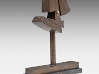 Hubert minnebo (1940), 'in gedachten lisboa, voor mijn bezoek', polished and brown patinated bronze, 1998 (+) 78 x 60 x 16 cm. (30.71 x 23.62 x 6.29 in.) - afbeelding 2 van  7