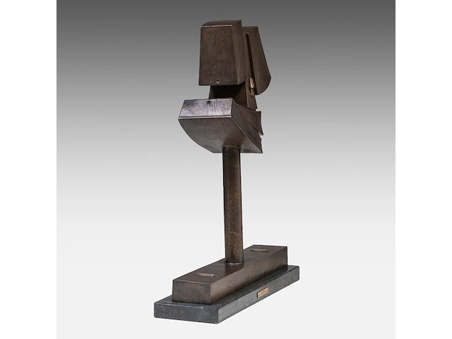 Hubert minnebo (1940), 'in gedachten lisboa, voor mijn bezoek', polished and brown patinated bronze, 1998 (+) 78 x 60 x 16 cm. (30.71 x 23.62 x 6.29 in.) - afbeelding 3 van  7
