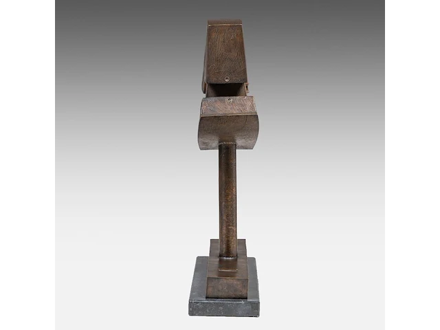 Hubert minnebo (1940), 'in gedachten lisboa, voor mijn bezoek', polished and brown patinated bronze, 1998 (+) 78 x 60 x 16 cm. (30.71 x 23.62 x 6.29 in.) - afbeelding 4 van  7