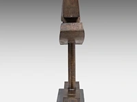 Hubert minnebo (1940), 'in gedachten lisboa, voor mijn bezoek', polished and brown patinated bronze, 1998 (+) 78 x 60 x 16 cm. (30.71 x 23.62 x 6.29 in.) - afbeelding 4 van  7