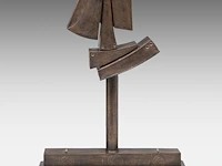 Hubert minnebo (1940), 'in gedachten lisboa, voor mijn bezoek', polished and brown patinated bronze, 1998 (+) 78 x 60 x 16 cm. (30.71 x 23.62 x 6.29 in.) - afbeelding 5 van  7