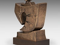 Hubert minnebo (1940), 'met een grijpgrage beweging', polished and brown patinated bronze, 0/0, 1984, signed (+) 18.5 x 15 x 6 cm. (7.28 x 5.91 x 2.35 in.) - afbeelding 2 van  8