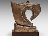 Hubert minnebo (1940), 'met een grijpgrage beweging', polished and brown patinated bronze, 0/0, 1984, signed (+) 18.5 x 15 x 6 cm. (7.28 x 5.91 x 2.35 in.) - afbeelding 4 van  8