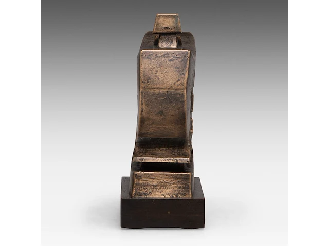 Hubert minnebo (1940), 'met een grijpgrage beweging', polished and brown patinated bronze, 0/0, 1984, signed (+) 18.5 x 15 x 6 cm. (7.28 x 5.91 x 2.35 in.) - afbeelding 5 van  8