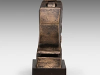 Hubert minnebo (1940), 'met een grijpgrage beweging', polished and brown patinated bronze, 0/0, 1984, signed (+) 18.5 x 15 x 6 cm. (7.28 x 5.91 x 2.35 in.) - afbeelding 5 van  8
