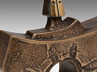 Hubert minnebo (1940), 'met een grijpgrage beweging', polished and brown patinated bronze, 0/0, 1984, signed (+) 18.5 x 15 x 6 cm. (7.28 x 5.91 x 2.35 in.) - afbeelding 8 van  8