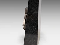 Hubert minnebo (1940), 'toen onderstreepte hij zijn zekerheden', silver on a marble pedestal, 1/1, 1996, signed (+) 15.5 x 28 x 1.5 cm. (6.09 x 11.01 x 0.59 in.) - afbeelding 5 van  6