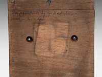 Hubert minnebo (1940), 'toen presenteerde hij zijn handtekening', polished and brown patinated bronze, 1/1, 2010, signed (+) 37 x 26 x 26 cm. (14.57 x 10.24 x 10.24 in.) - afbeelding 2 van  10