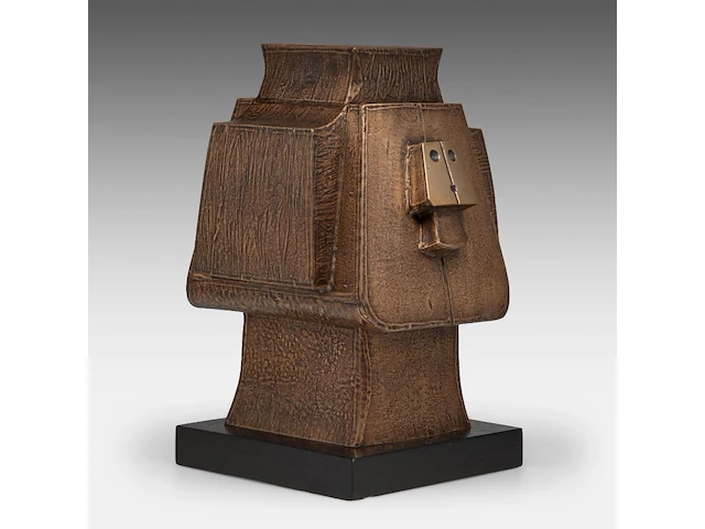 Hubert minnebo (1940), 'toen presenteerde hij zijn handtekening', polished and brown patinated bronze, 1/1, 2010, signed (+) 37 x 26 x 26 cm. (14.57 x 10.24 x 10.24 in.) - afbeelding 3 van  10