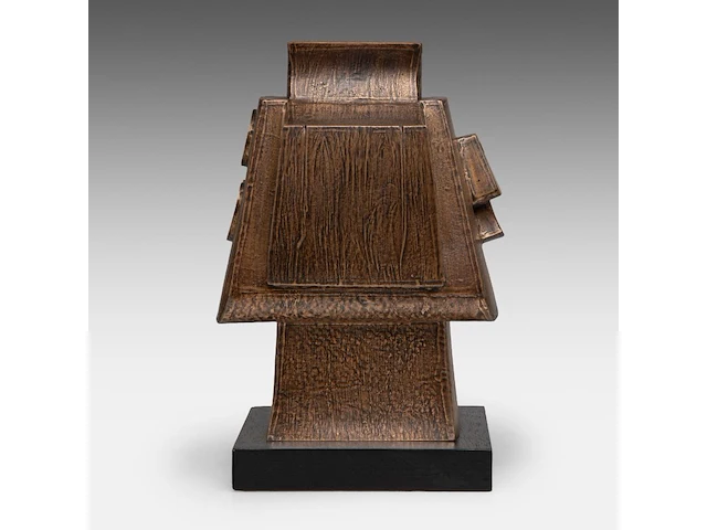 Hubert minnebo (1940), 'toen presenteerde hij zijn handtekening', polished and brown patinated bronze, 1/1, 2010, signed (+) 37 x 26 x 26 cm. (14.57 x 10.24 x 10.24 in.) - afbeelding 6 van  10
