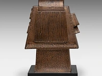 Hubert minnebo (1940), 'toen presenteerde hij zijn handtekening', polished and brown patinated bronze, 1/1, 2010, signed (+) 37 x 26 x 26 cm. (14.57 x 10.24 x 10.24 in.) - afbeelding 6 van  10