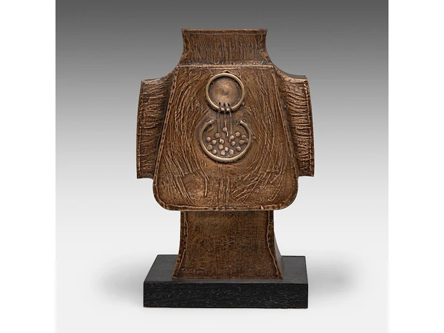 Hubert minnebo (1940), 'toen presenteerde hij zijn handtekening', polished and brown patinated bronze, 1/1, 2010, signed (+) 37 x 26 x 26 cm. (14.57 x 10.24 x 10.24 in.) - afbeelding 7 van  10