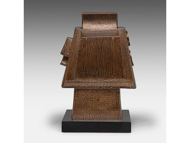 Hubert minnebo (1940), 'toen presenteerde hij zijn handtekening', polished and brown patinated bronze, 1/1, 2010, signed (+) 37 x 26 x 26 cm. (14.57 x 10.24 x 10.24 in.) - afbeelding 9 van  10