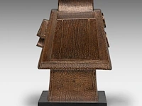 Hubert minnebo (1940), 'toen presenteerde hij zijn handtekening', polished and brown patinated bronze, 1/1, 2010, signed (+) 37 x 26 x 26 cm. (14.57 x 10.24 x 10.24 in.) - afbeelding 9 van  10