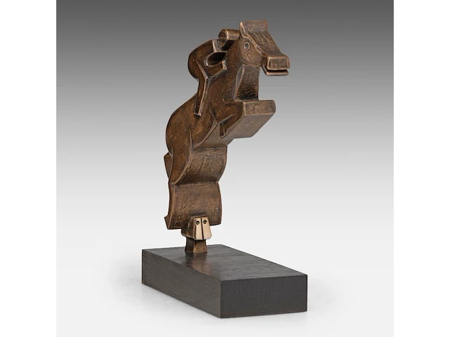 Hubert minnebo (1940), 'toen voelde hij zich één en zwevend', polished and brown patinated bronze, 0/0, 1991 (+) 26.5 x 7 x 23 cm. (10.42 x 2.75 x 9.06 in.) - afbeelding 3 van  7