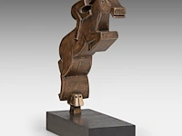 Hubert minnebo (1940), 'toen voelde hij zich één en zwevend', polished and brown patinated bronze, 0/0, 1991 (+) 26.5 x 7 x 23 cm. (10.42 x 2.75 x 9.06 in.) - afbeelding 3 van  7