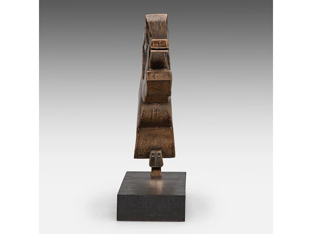 Hubert minnebo (1940), 'toen voelde hij zich één en zwevend', polished and brown patinated bronze, 0/0, 1991 (+) 26.5 x 7 x 23 cm. (10.42 x 2.75 x 9.06 in.) - afbeelding 4 van  7