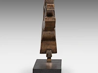 Hubert minnebo (1940), 'toen voelde hij zich één en zwevend', polished and brown patinated bronze, 0/0, 1991 (+) 26.5 x 7 x 23 cm. (10.42 x 2.75 x 9.06 in.) - afbeelding 4 van  7
