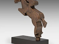 Hubert minnebo (1940), 'toen voelde hij zich één en zwevend', polished and brown patinated bronze, 0/0, 1991 (+) 26.5 x 7 x 23 cm. (10.42 x 2.75 x 9.06 in.) - afbeelding 6 van  7