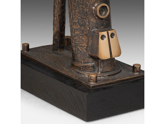 Hubert minnebo (1940), 'tussen de vier windstreken', polished and brown patinated bronze, 1/1, 2007 (+) 40 x 9 x 18 cm. (15 3/4 x 3.54 x 7.08 in.) - afbeelding 9 van  9