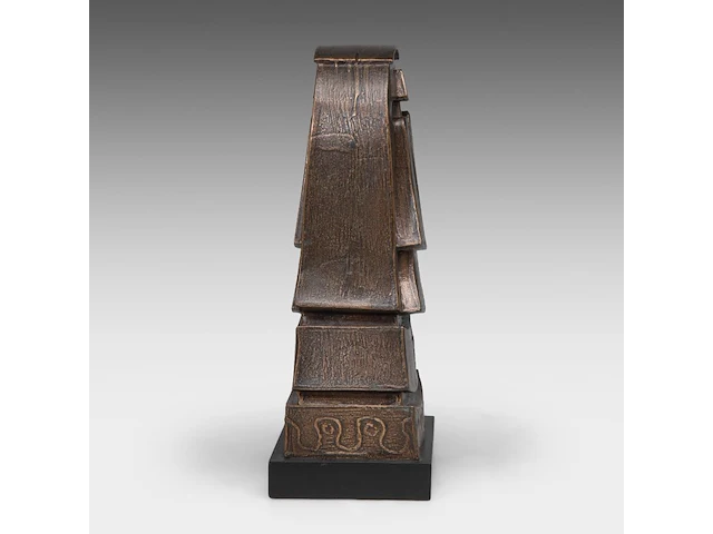 Hubert minnebo (1940), 'van een aanwezigheid gesproken', polished and brown patinated bronze, 1/4, 1993 42 x 23 x 14 cm. (16.53 x 9.06 x 5.50 in.) - afbeelding 3 van  5