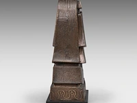 Hubert minnebo (1940), 'van een aanwezigheid gesproken', polished and brown patinated bronze, 1/4, 1993 42 x 23 x 14 cm. (16.53 x 9.06 x 5.50 in.) - afbeelding 3 van  5